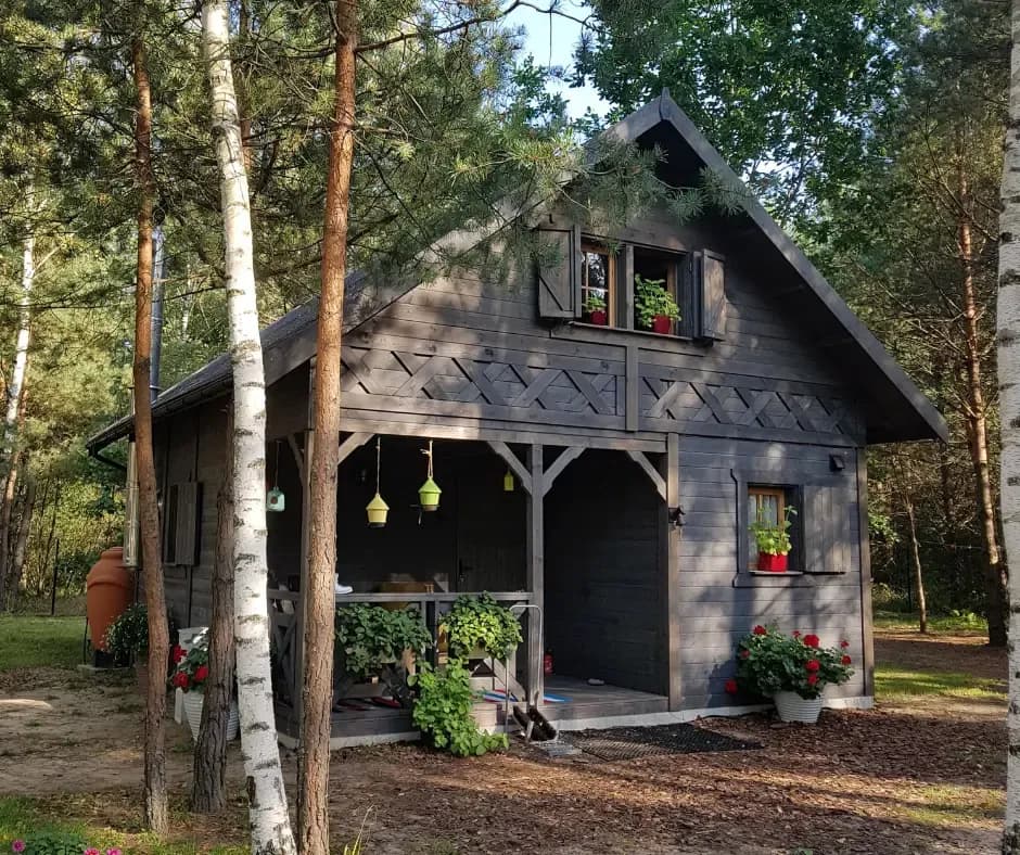 Dom całoroczny: Czym jest i jak odróżnić od letniskowego?