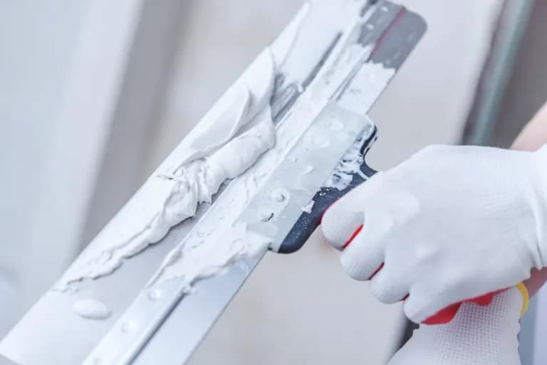 Malowanie styropianu: Jak to zrobić bezpiecznie i skutecznie?